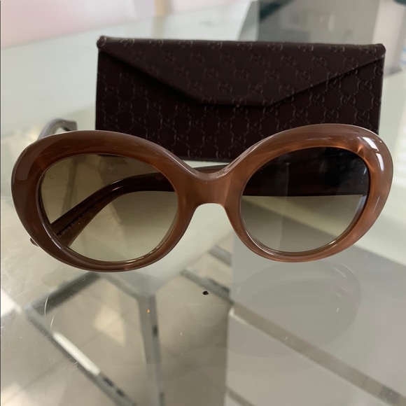 Gucci Accessories - Gucci sunglasses 🕶